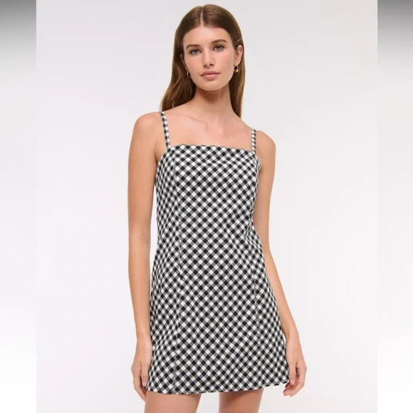 Abercrombie & Fitch Black and White Gingham Bra-Free Everyday Skort Dress - Picture 3 of 10
